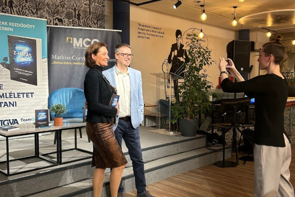 Z-HATÁS könyvbemutató