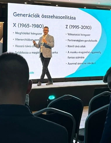 Kaszás Péter előadás közben